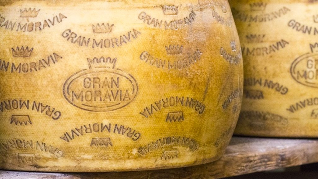 7 Alternatives To Parmigiano Reggiano Cheese