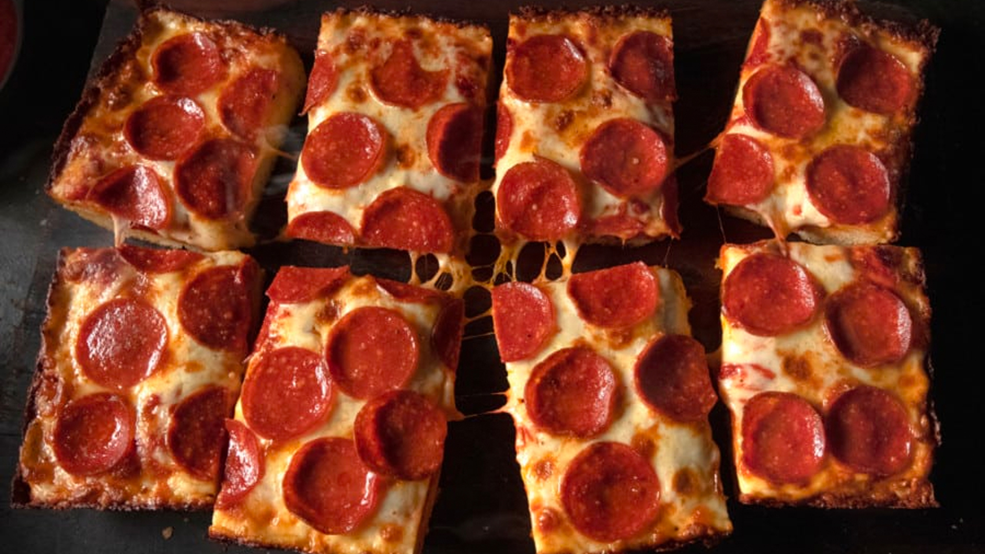 https://americadomani.com/wp-content/uploads/2023/06/23-07-03_Jets-pizza_detroit-pizza_-ai.jpg